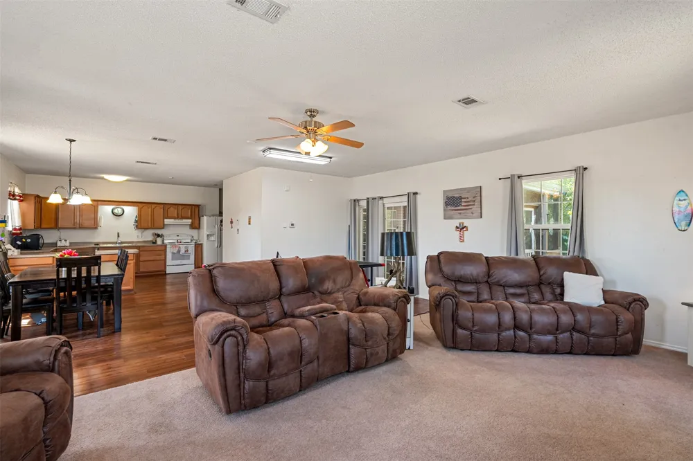 6031 Fm 316 Payne Springs, TX 75156