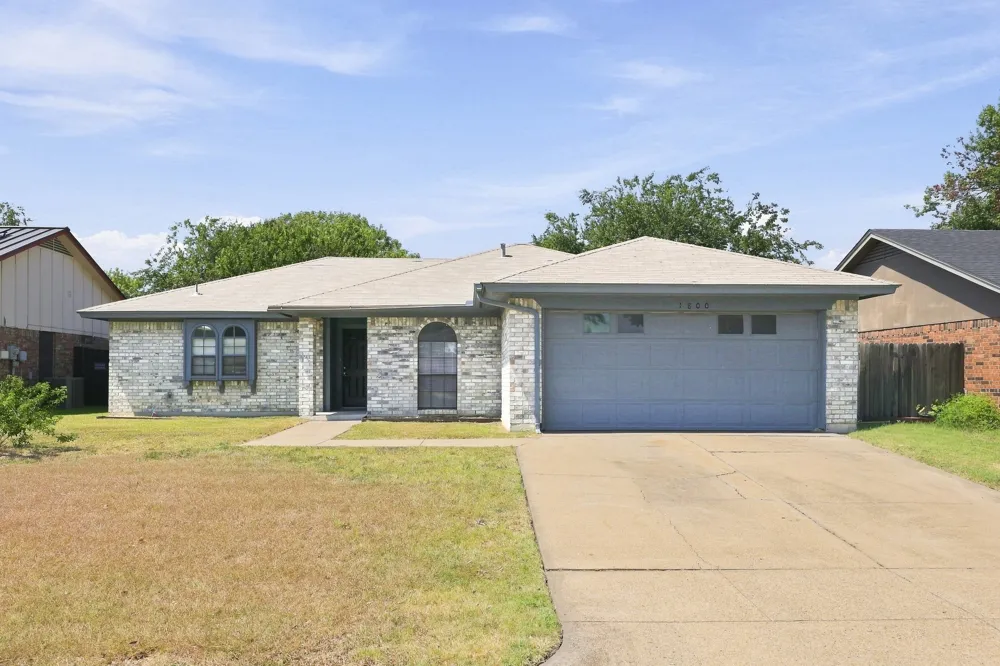 1800 Willow Vale Drive Fort Worth, TX 76134