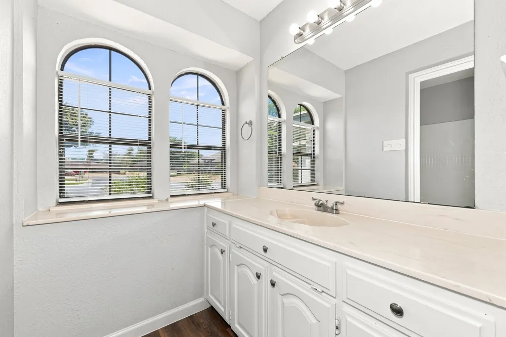 1800 Willow Vale Drive Fort Worth, TX 76134
