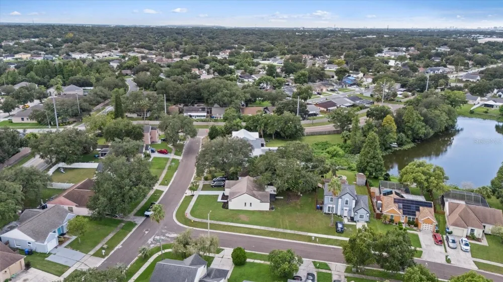 1634 CROSSRIDGE DRIVE Brandon, FL 33510