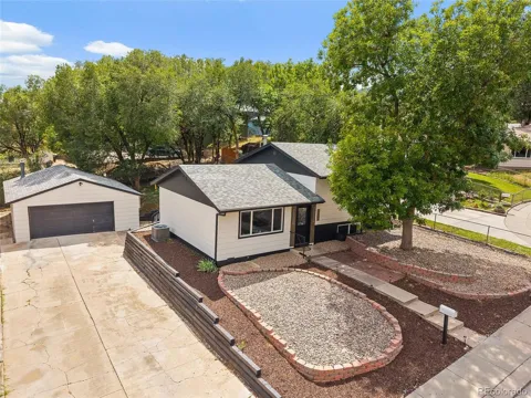 2537 Camelot Court