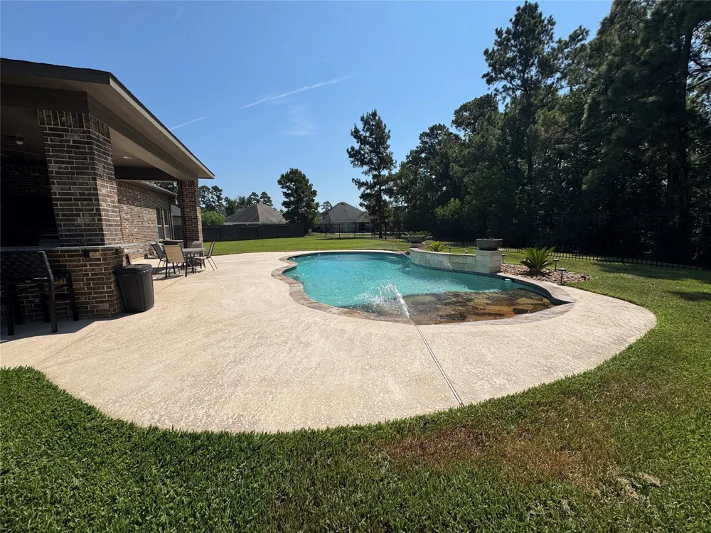 3712 Pine Village Court Spring, TX 77386