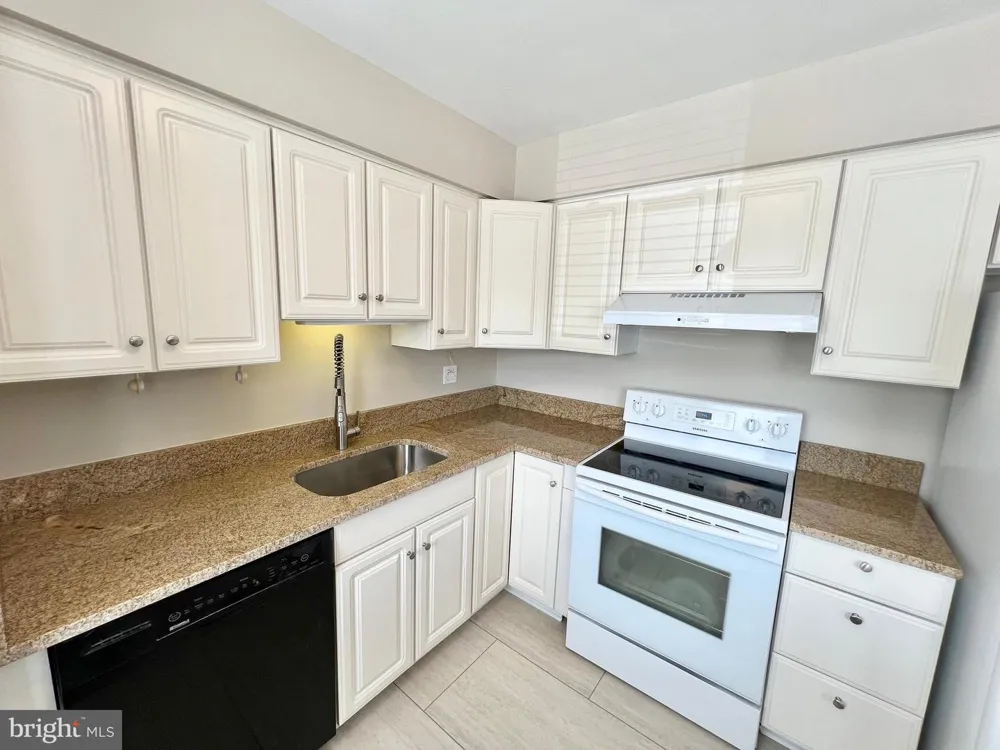 8124 LARKIN LANE Vienna, VA 22182