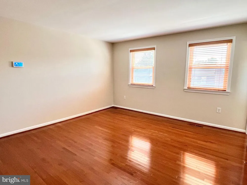 8124 LARKIN LANE Vienna, VA 22182
