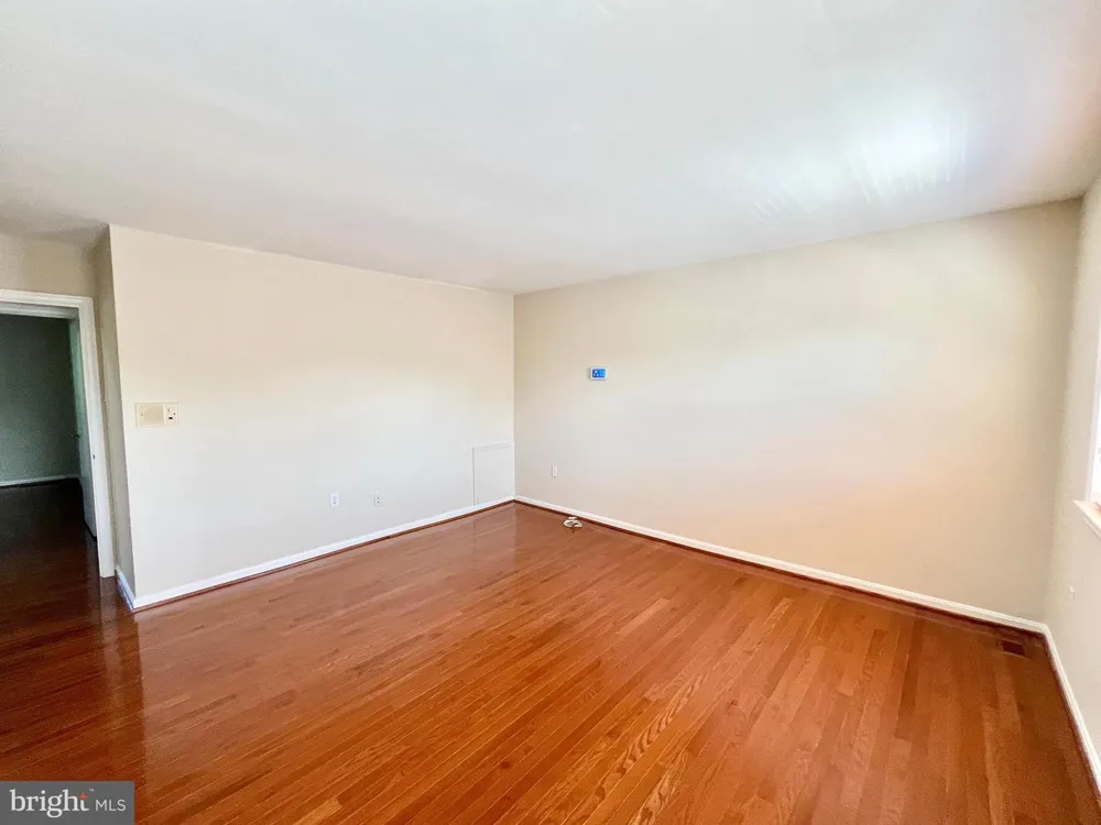 8124 LARKIN LANE Vienna, VA 22182