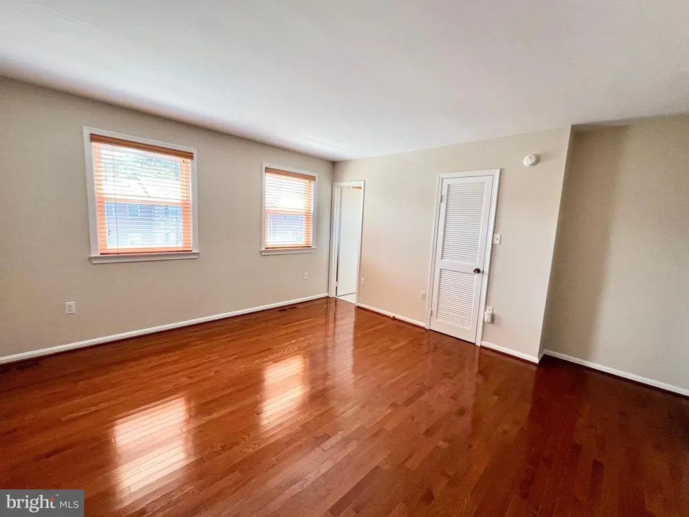 8124 LARKIN LANE Vienna, VA 22182