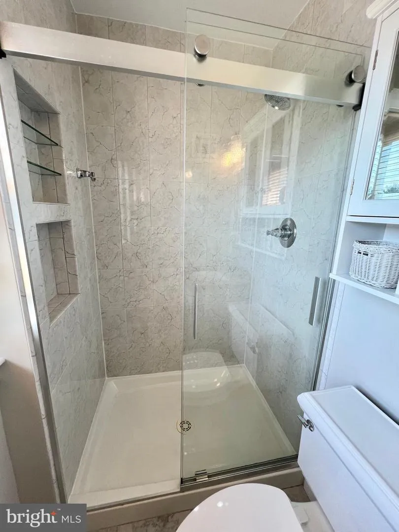 8124 LARKIN LANE Vienna, VA 22182
