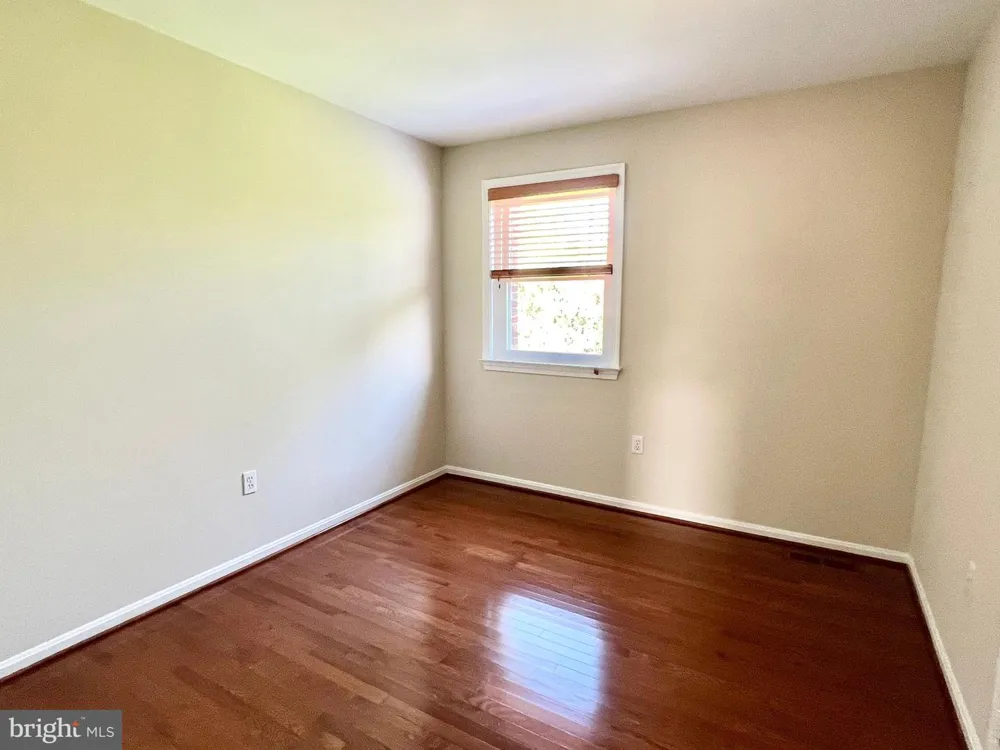 8124 LARKIN LANE Vienna, VA 22182