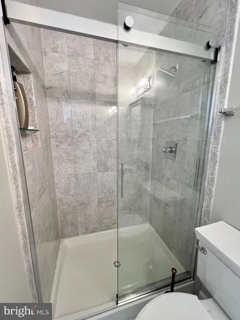8124 LARKIN LANE Vienna, VA 22182