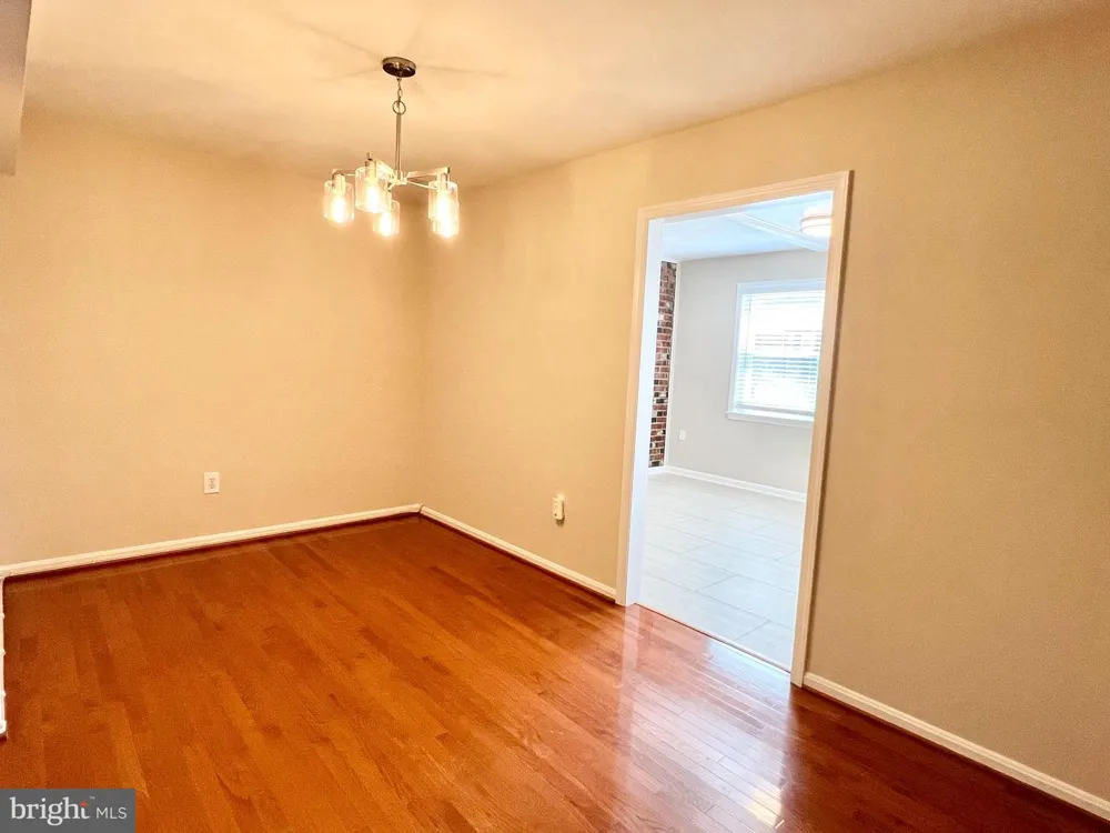 8124 LARKIN LANE Vienna, VA 22182
