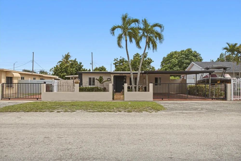 620 E 46TH STREET Hialeah, FL 33013