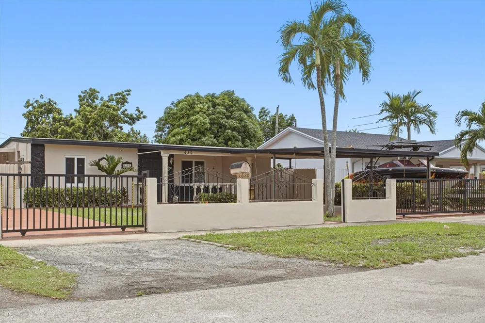 620 E 46TH STREET Hialeah, FL 33013