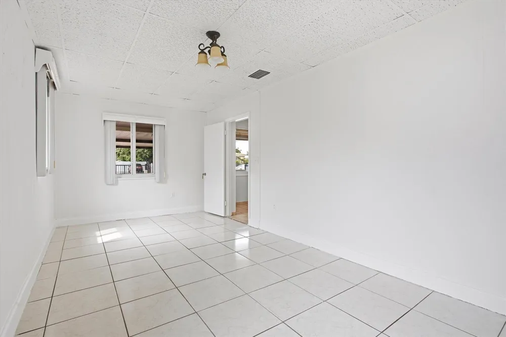 620 E 46TH STREET Hialeah, FL 33013