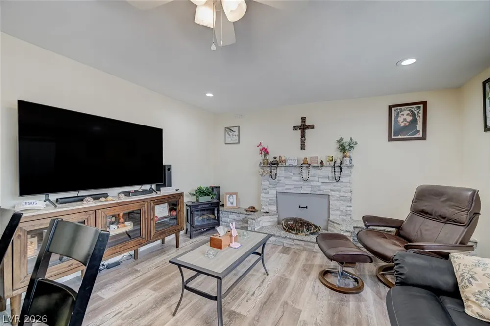 5093 Sun Valley Drive Las Vegas, NV 89122
