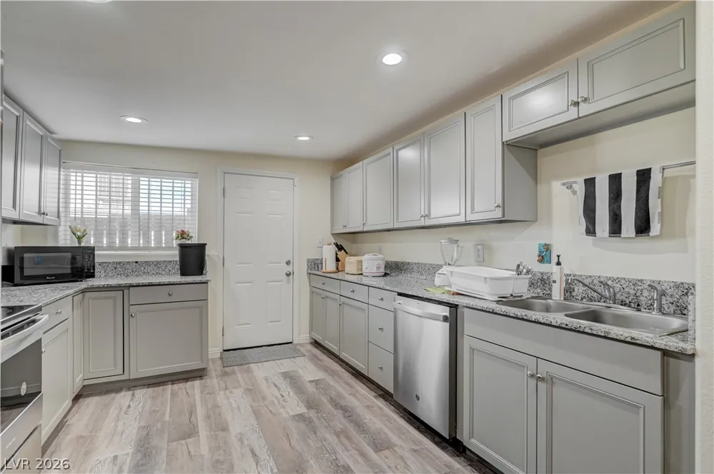 5093 Sun Valley Drive Las Vegas, NV 89122