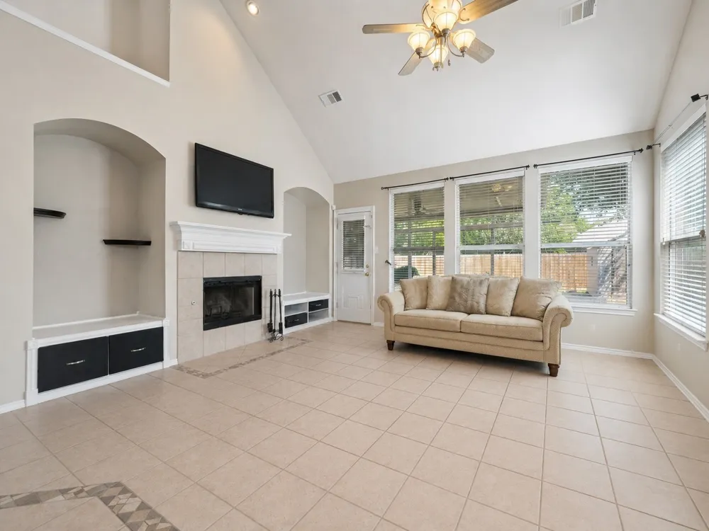 4205 Creek Falls Drive Corinth, TX 76208