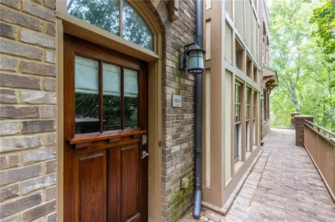 1834 Gordon Manor NE