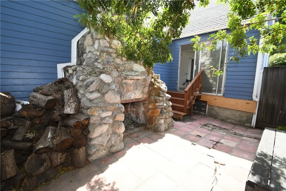 24263 Los Codona Torrance, CA 90505