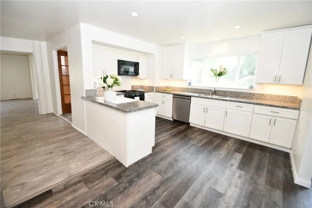24263 Los Codona Torrance, CA 90505