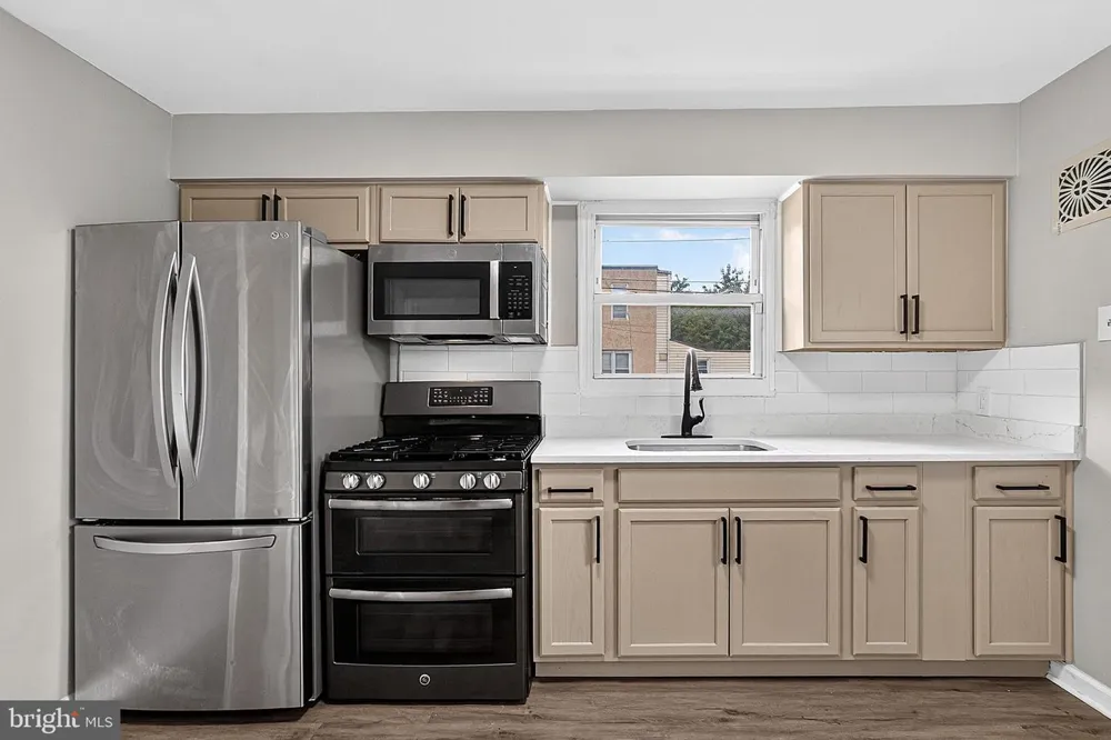 401 BERGEN STREET Gloucester City, NJ 08030