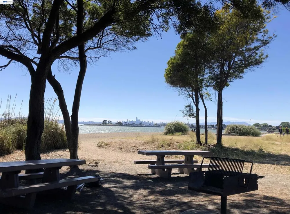 1320 9Th St Alameda, CA 94501