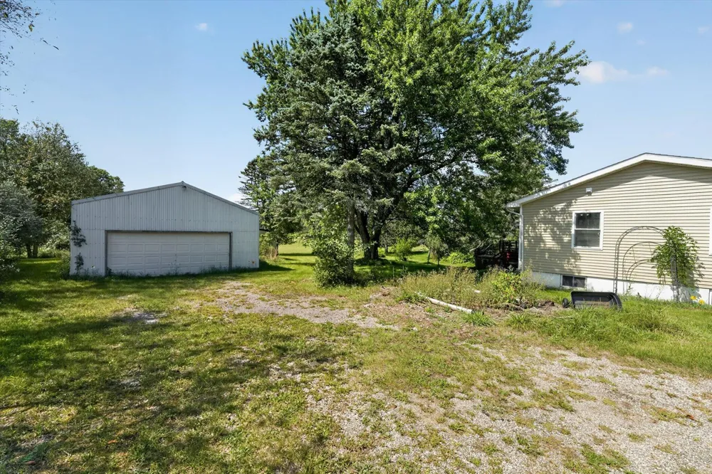 15601 Devonshire Pinckney, MI 48169
