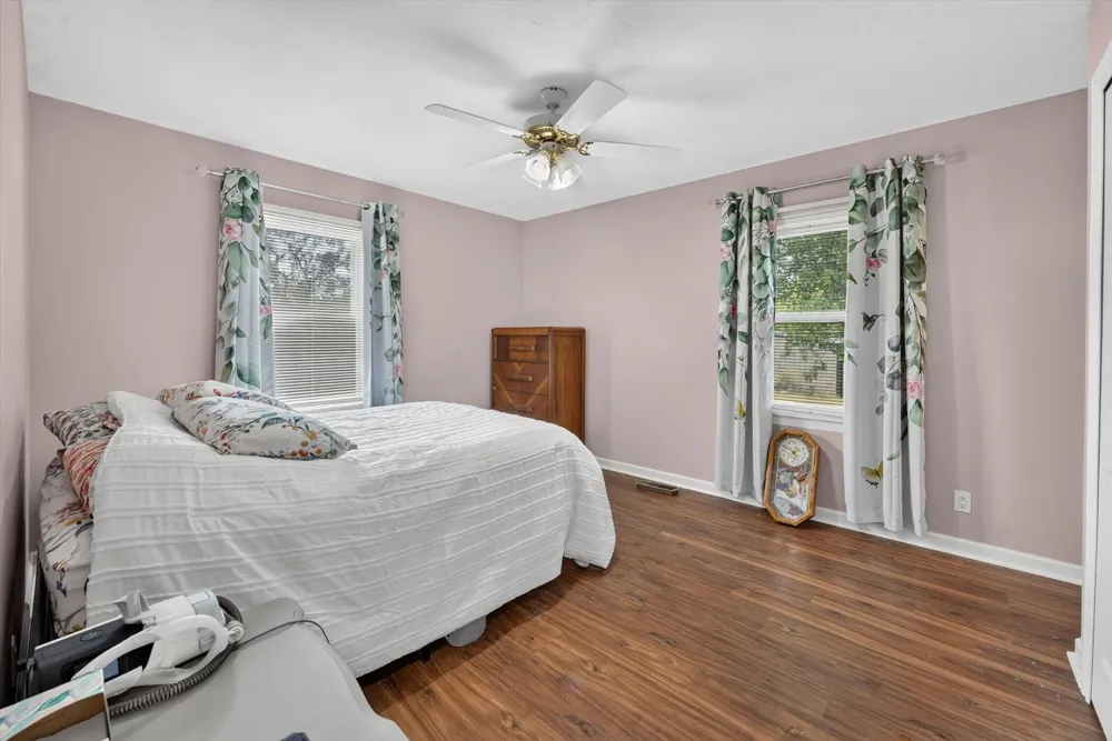 15601 Devonshire Pinckney, MI 48169