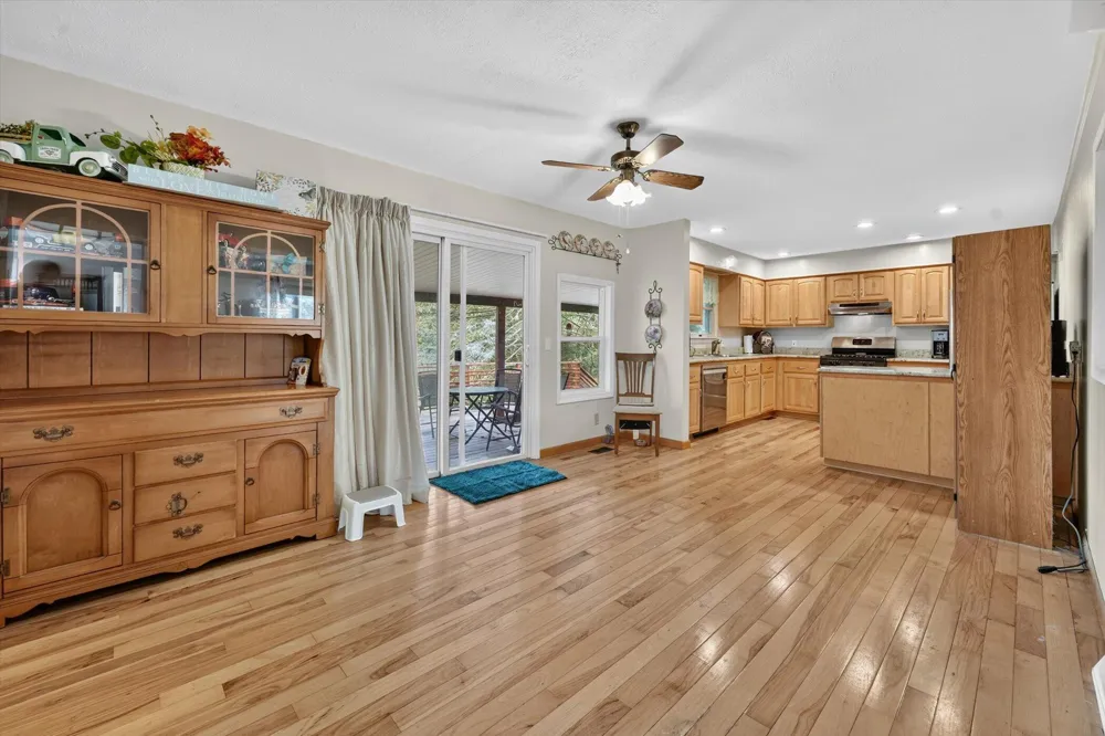 15601 Devonshire Pinckney, MI 48169