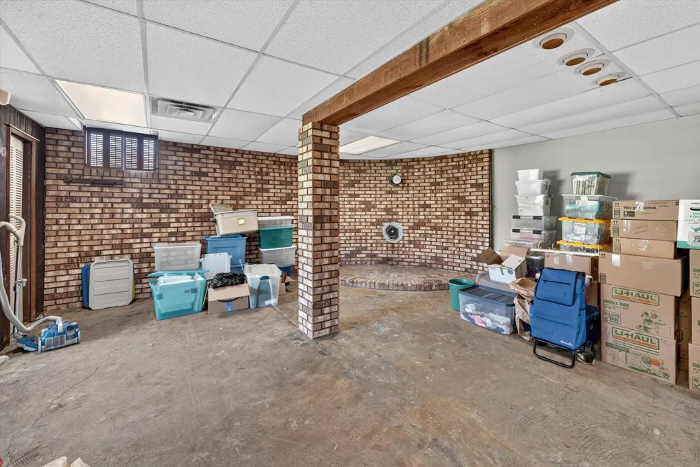 15601 Devonshire Pinckney, MI 48169