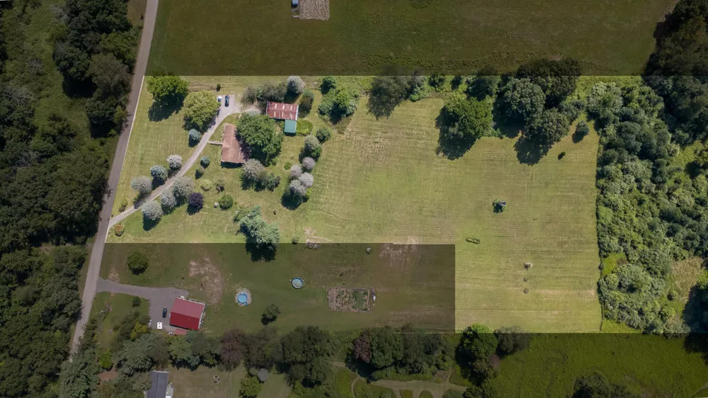 15601 Devonshire Pinckney, MI 48169