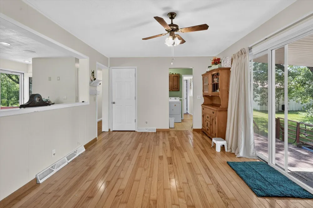 15601 Devonshire Pinckney, MI 48169