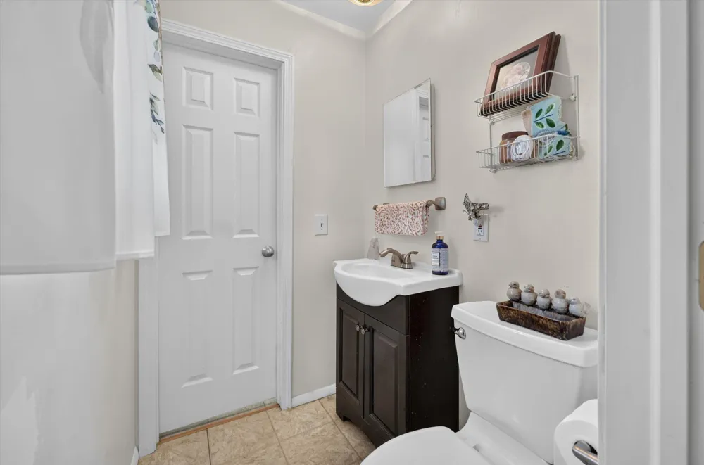 15601 Devonshire Pinckney, MI 48169