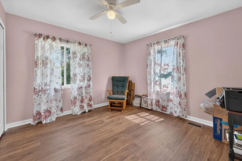 15601 Devonshire Pinckney, MI 48169