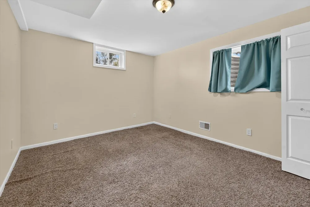 15601 Devonshire Pinckney, MI 48169