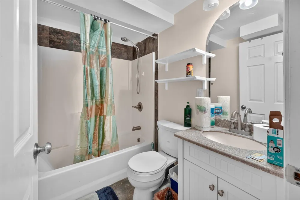 15601 Devonshire Pinckney, MI 48169