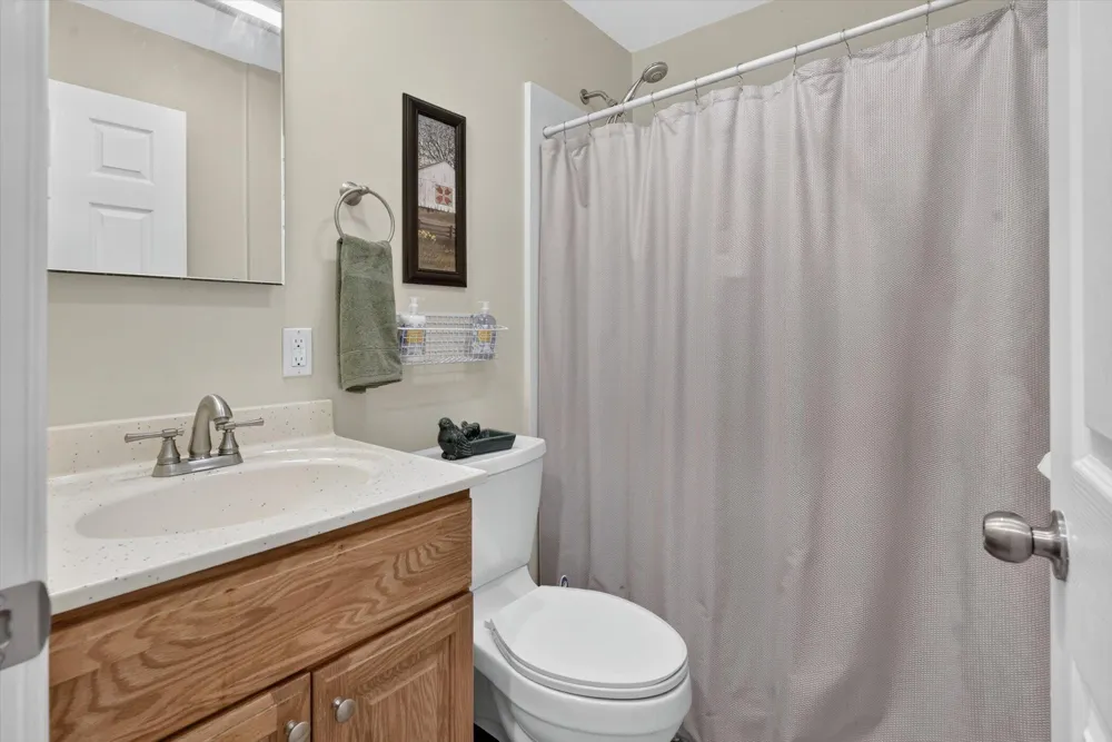 15601 Devonshire Pinckney, MI 48169