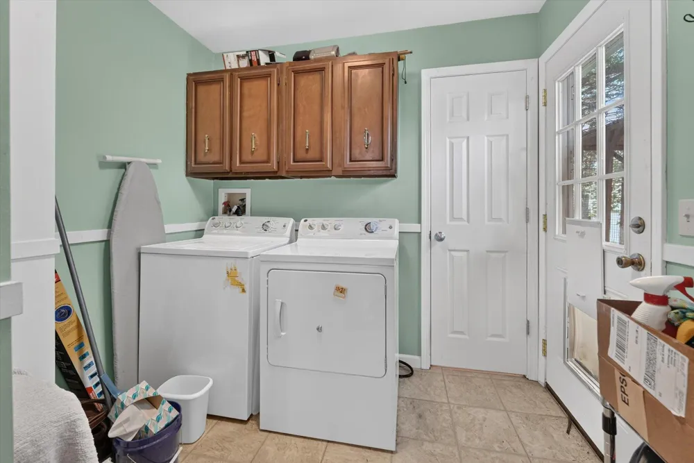 15601 Devonshire Pinckney, MI 48169