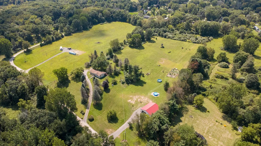 15601 Devonshire Pinckney, MI 48169