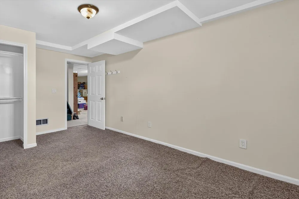 15601 Devonshire Pinckney, MI 48169