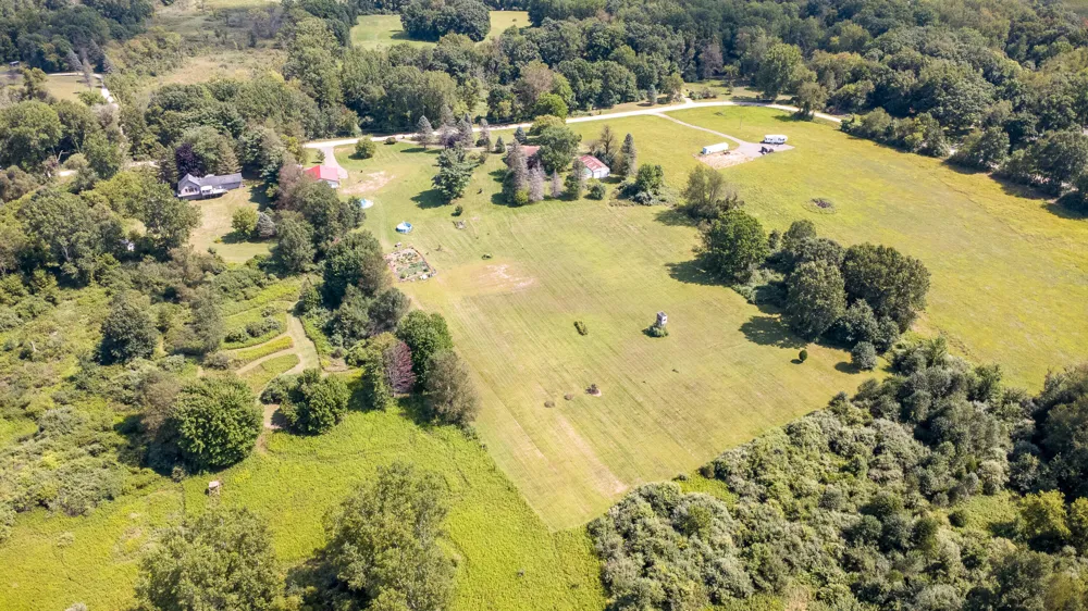 15601 Devonshire Pinckney, MI 48169