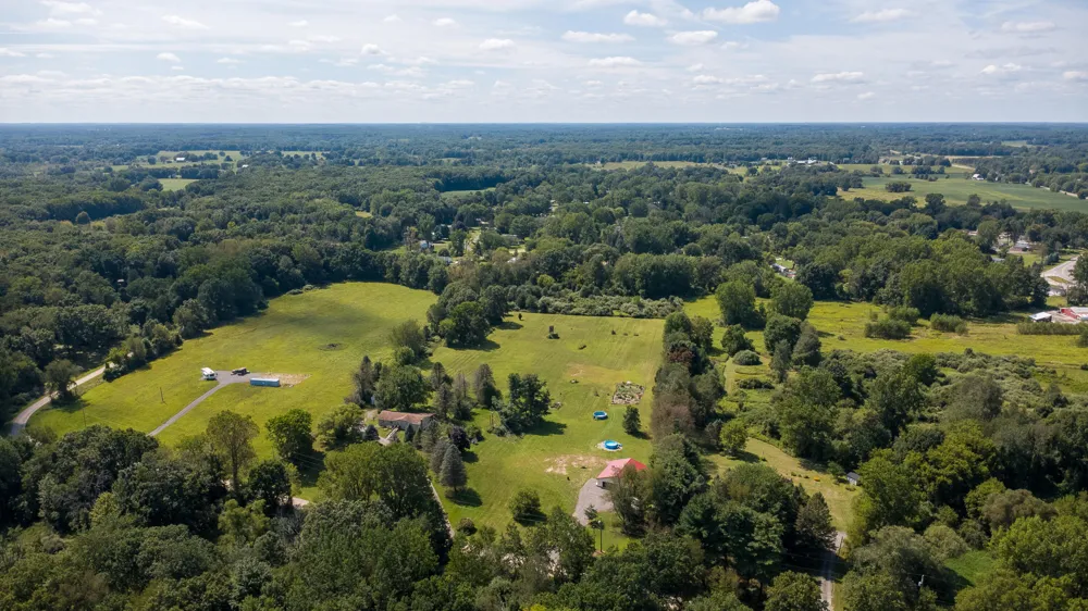 15601 Devonshire Pinckney, MI 48169