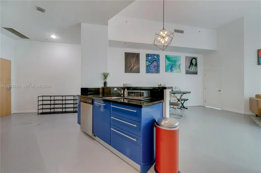 253 NE 2nd St #228 Miami, FL 33132