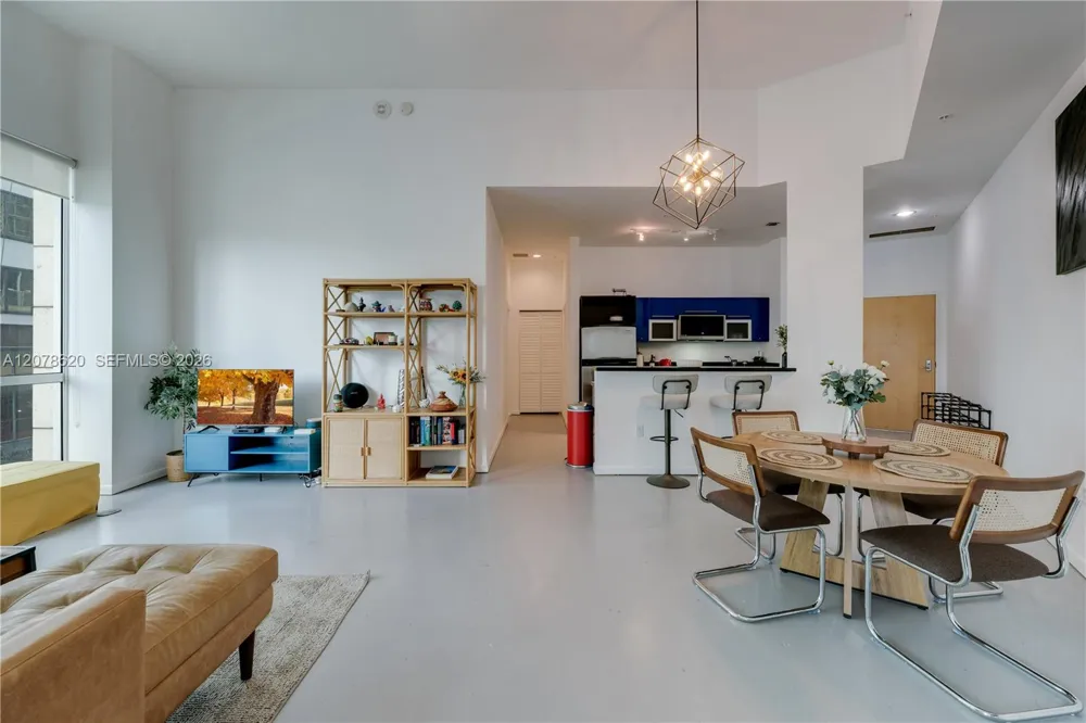 253 NE 2nd St #228 Miami, FL 33132