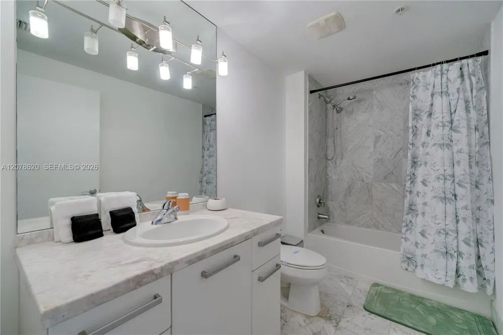 253 NE 2nd St #228 Miami, FL 33132