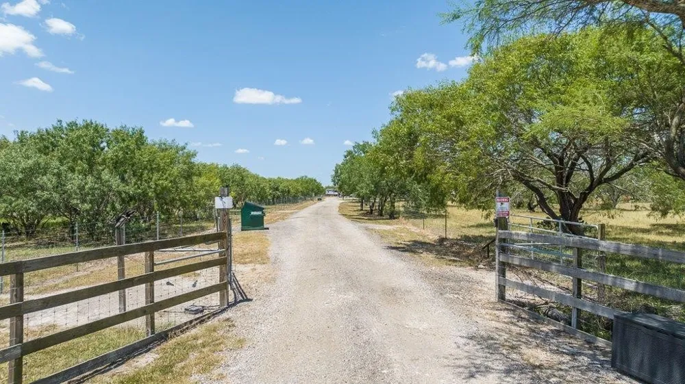 9223 County Road 2249 Sinton, TX 78387