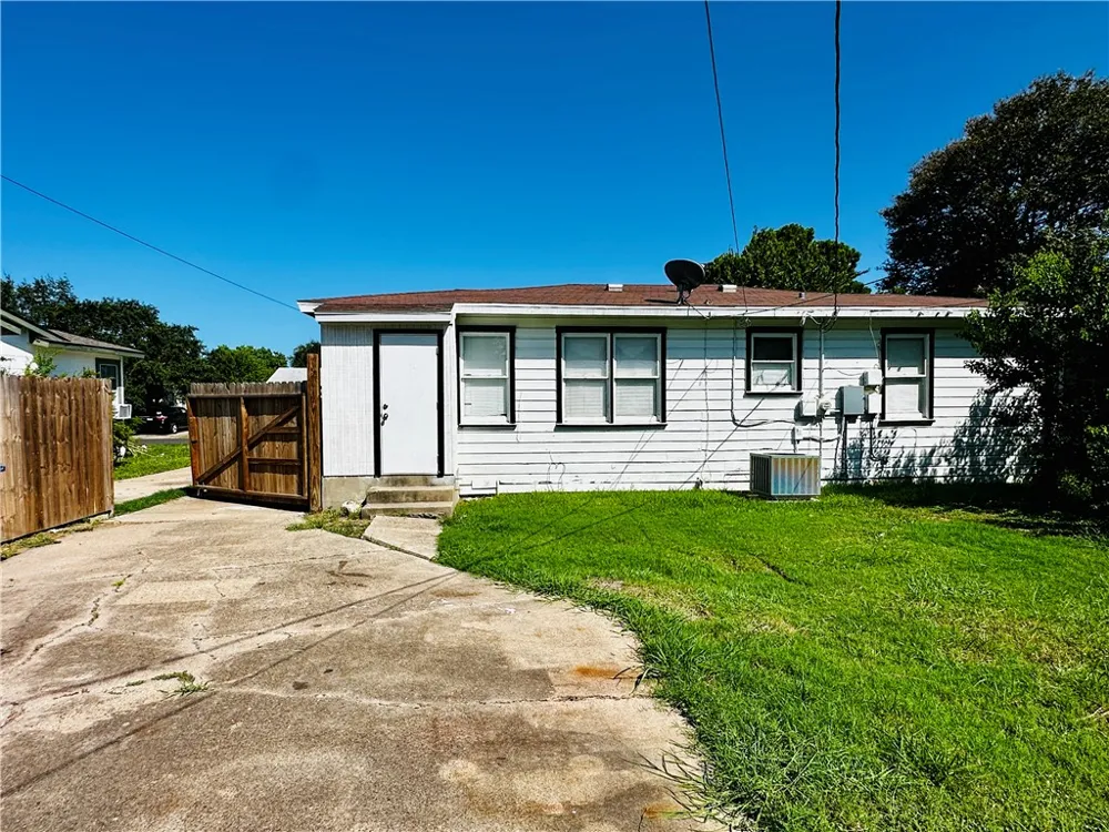 746 Sharon Drive Corpus Christi, TX 78412