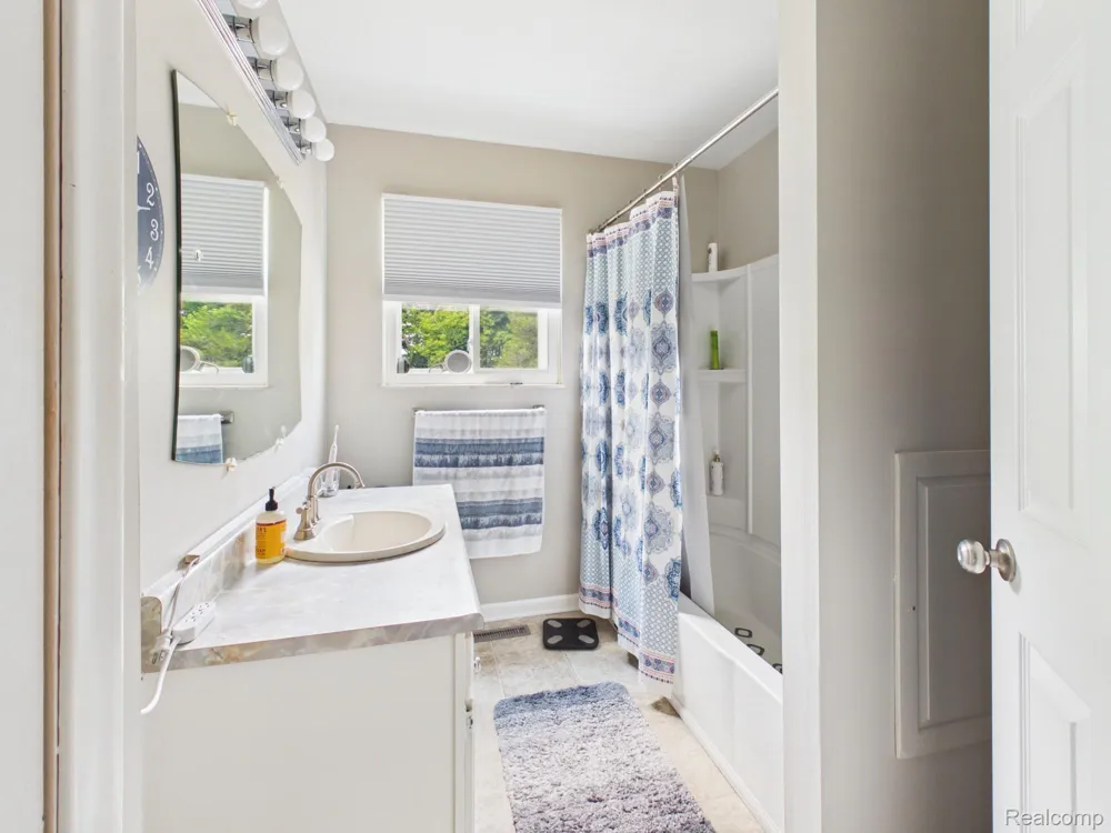 4411 Huckleberry Circle Deerfield Township, MI 48421