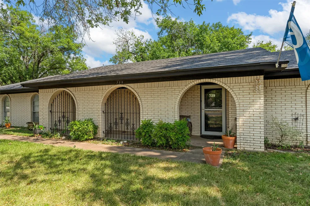739 Old Robinson Road Robinson, TX 76706