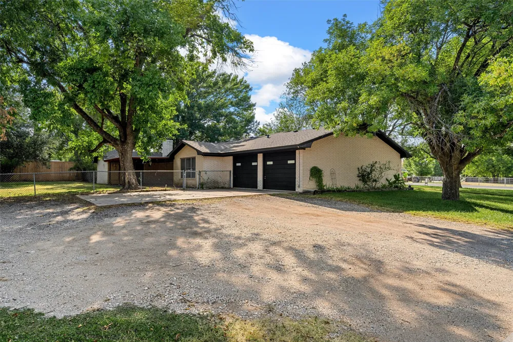 739 Old Robinson Road Robinson, TX 76706