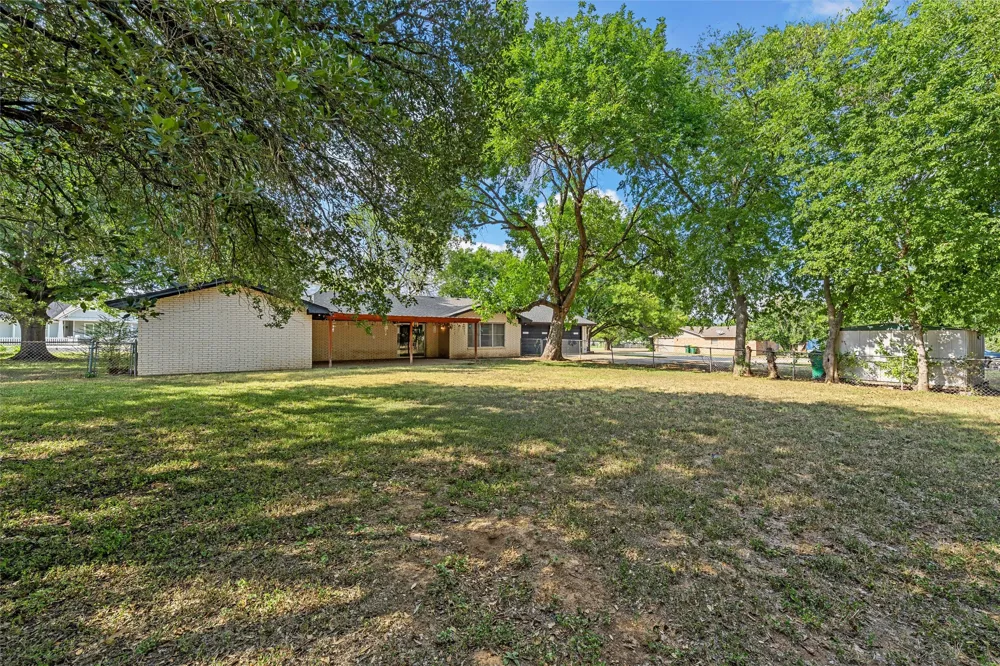 739 Old Robinson Road Robinson, TX 76706